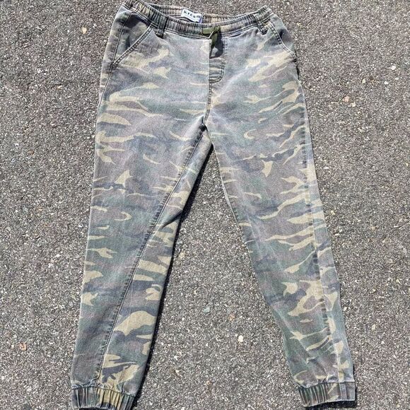 Kreamy, Faded Army Camo Print Joggers Pants, Elastic Waist & Ankles, Junior’s XL - Picture 1 of 10